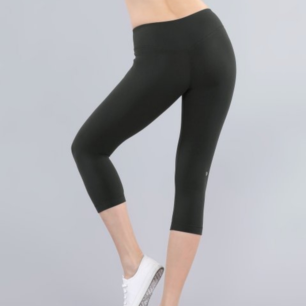 ❗SOLD ❗65% OFF SALE Avocado | Sports Bra & Capri Set - Picture 15 of 16